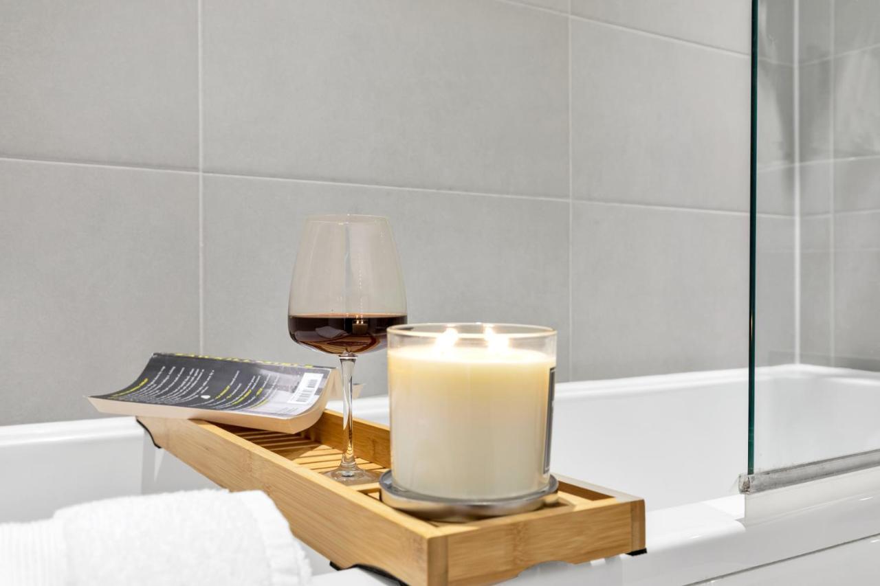 Modern Luxe Apt Just 10 Mins From Tower Bridge! Easy Access To Tube And Bus London Exterior photo