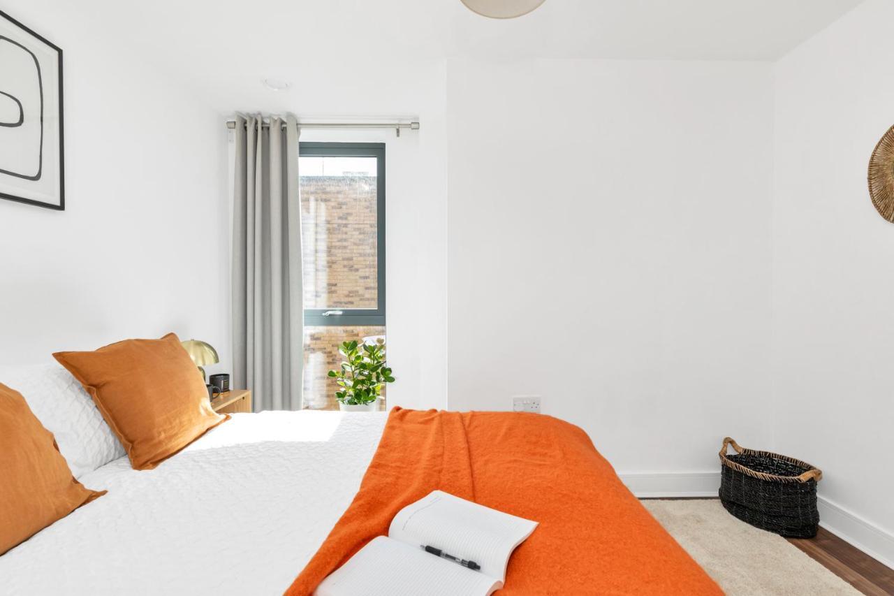 Modern Luxe Apt Just 10 Mins From Tower Bridge! Easy Access To Tube And Bus London Exterior photo
