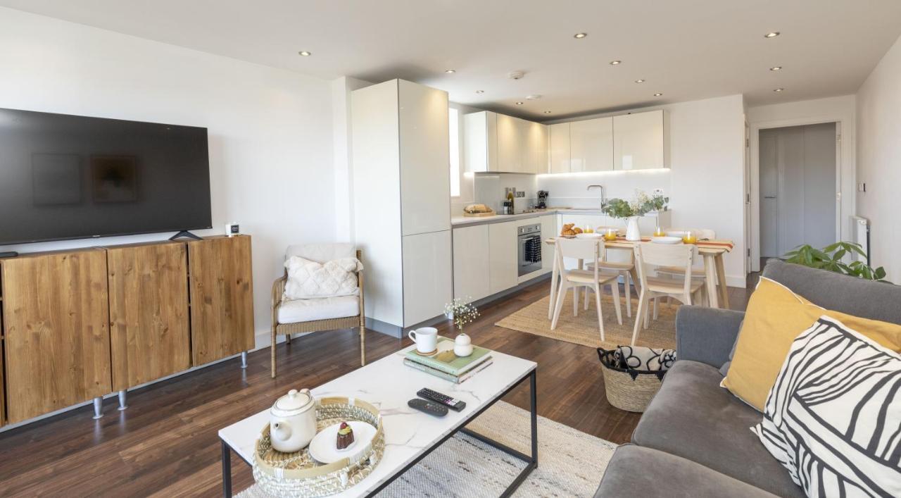 Modern Luxe Apt Just 10 Mins From Tower Bridge! Easy Access To Tube And Bus London Exterior photo