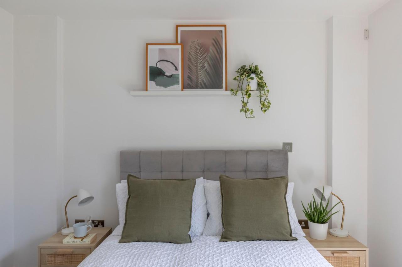 Modern Luxe Apt Just 10 Mins From Tower Bridge! Easy Access To Tube And Bus London Exterior photo