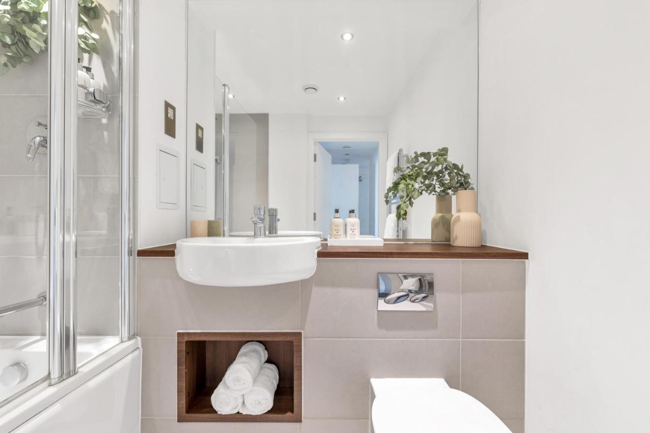 Modern Luxe Apt Just 10 Mins From Tower Bridge! Easy Access To Tube And Bus London Exterior photo